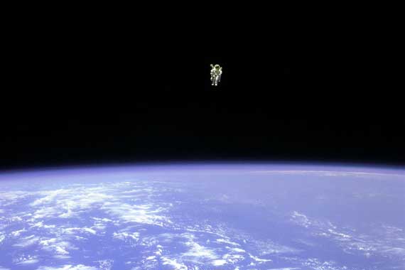 Picture of the day #3 Astronaut McCandless above the Earth