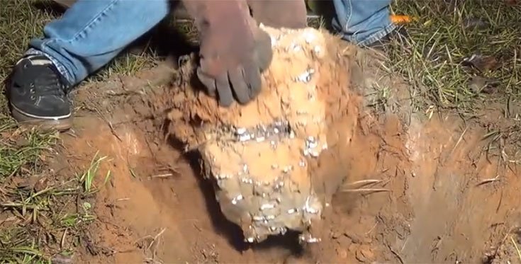 Ant Colony Aluminum Sculptures by Killing Ants - Not an Art ! 7 Ant Colony Aluminum Sculptures by Killing Ants – Not an Art (5)